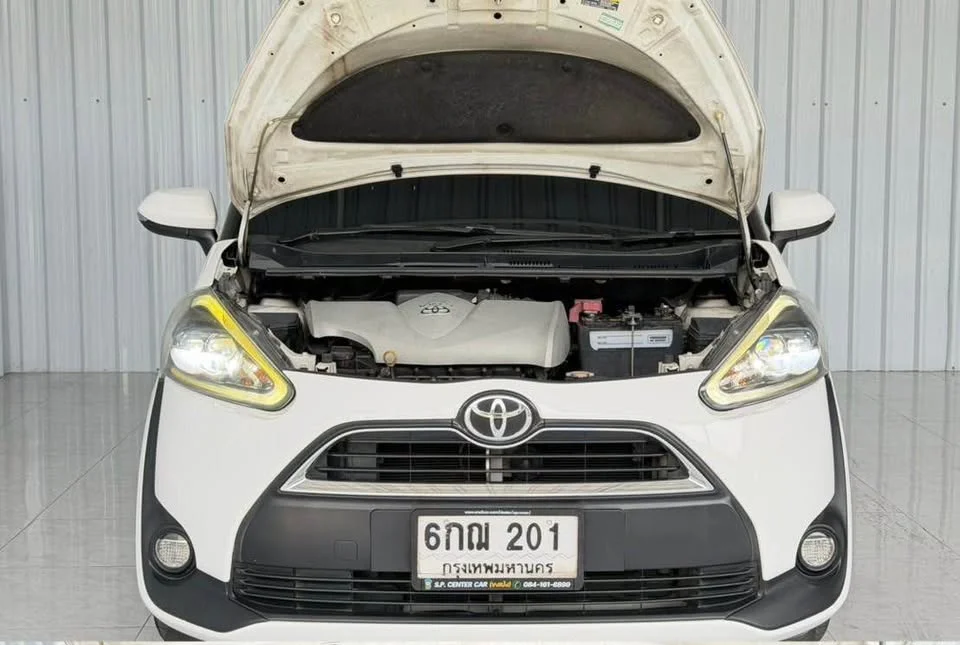 2017 Toyota Sienta II 2
