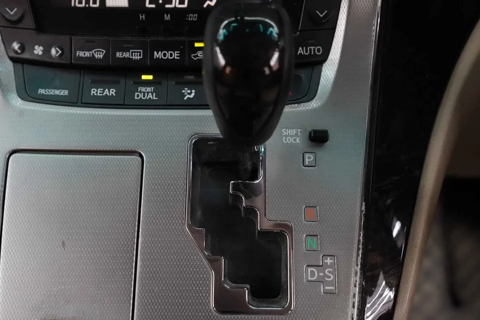 2012 Toyota Alphard, Vellfire II (AH20) 3