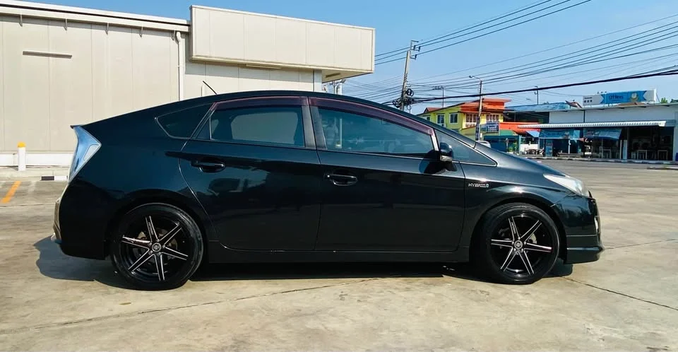 2011 Toyota Prius III 2