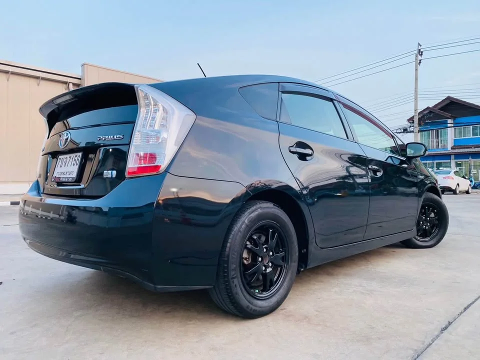 2011 Toyota Prius III 3