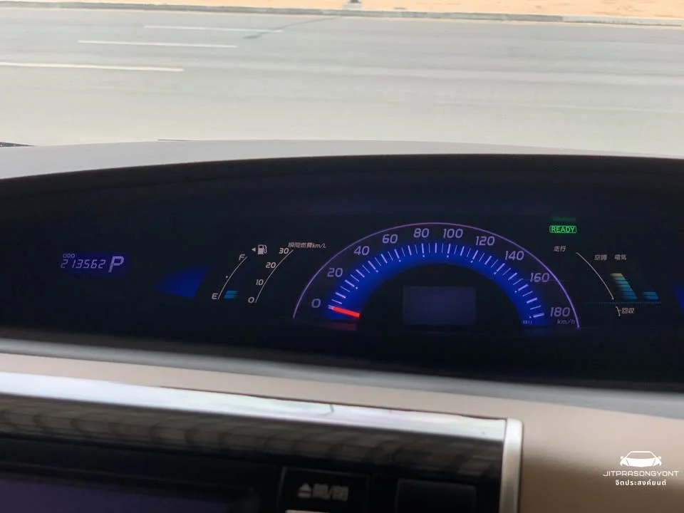 2014 Toyota Estima III 2