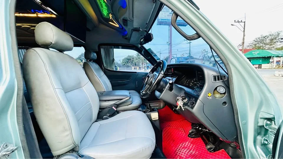 2004 Toyota Commuter IV (H100) 2