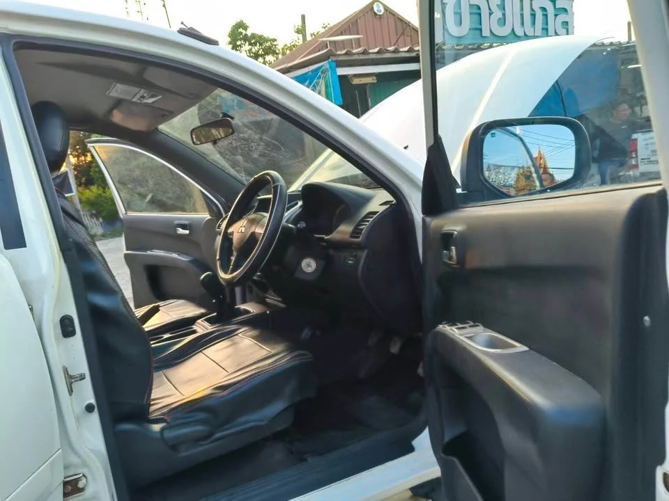 2013 Mitsubishi Triton IV 2