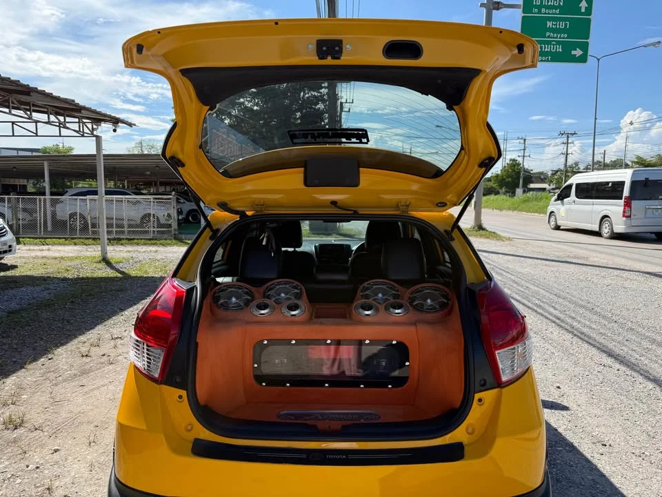 2016 Toyota Yaris III 2