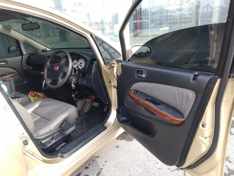2004 Honda Stream I 3