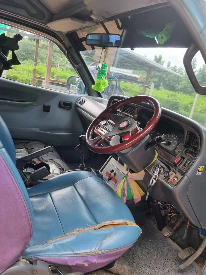 2004 Toyota Commuter IV (H100) 2