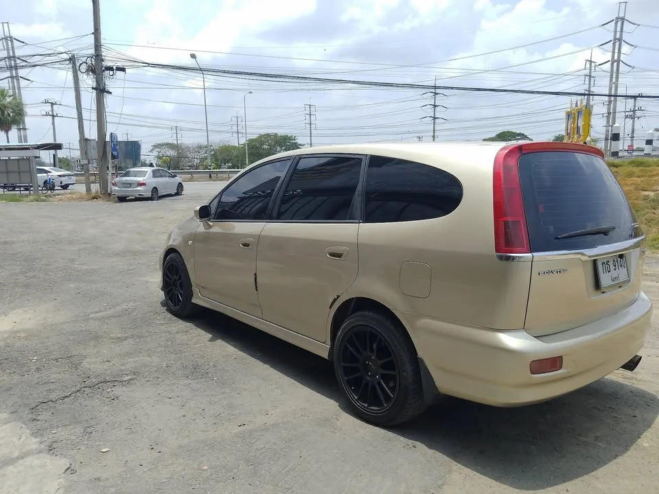 2004 Honda Stream I 3