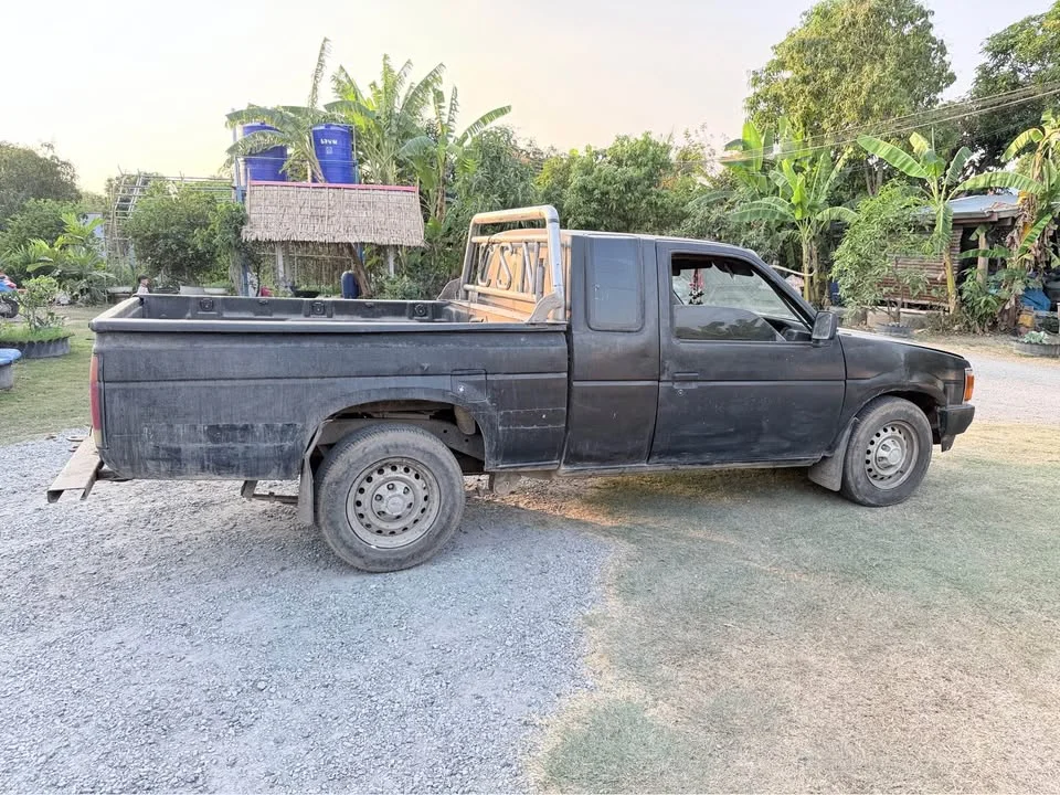 1992 Nissan Big M D21 3