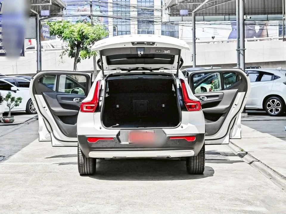 2022 Volvo XC40 3