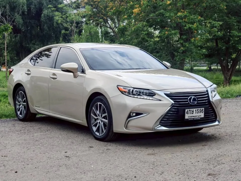2016 Lexus ES VI 3