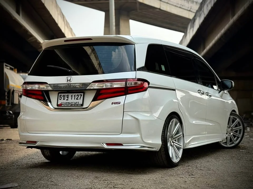 2014 Honda Odyssey V 2