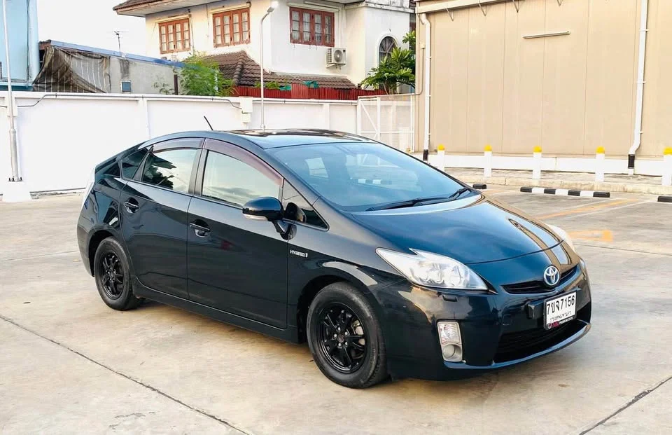 2011 Toyota Prius III 2