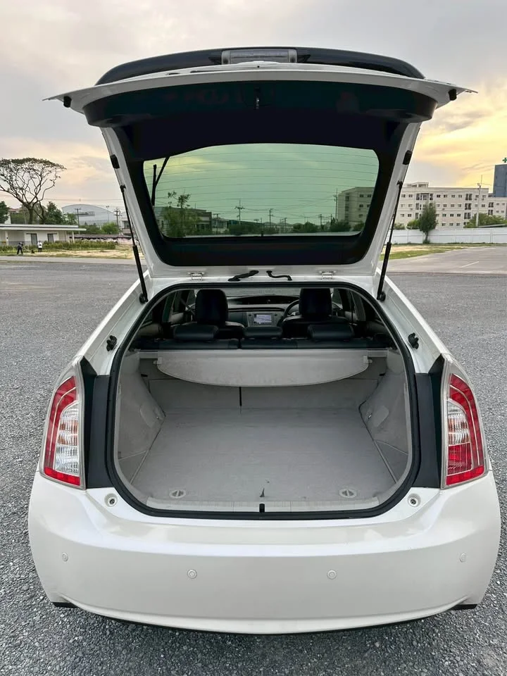 2013 Toyota Prius III 2