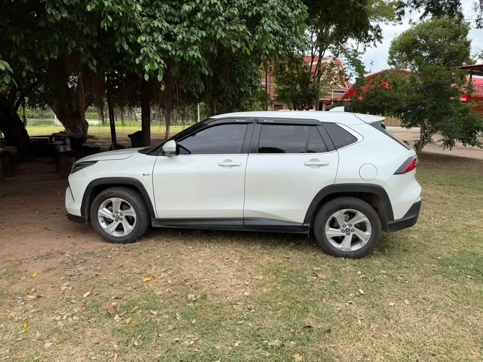 2023 Toyota Yaris Cross AC200 3