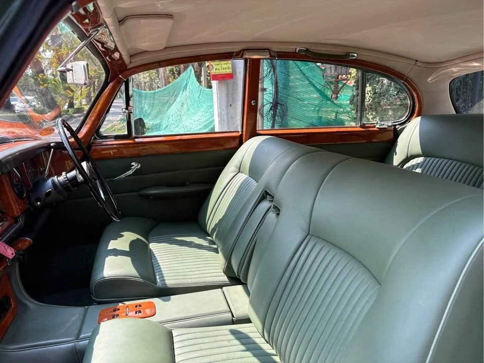 1968 Jaguar XJ Series II 2