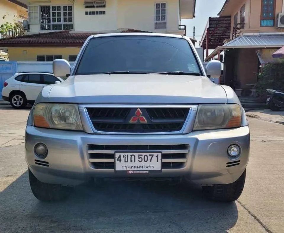 2004 Mitsubishi Pajero III 2