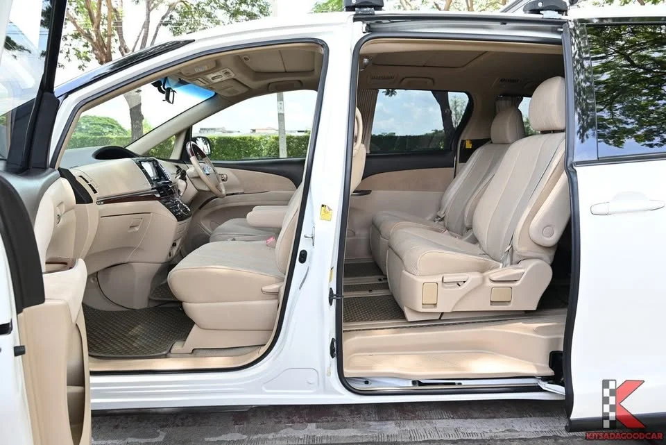 2013 Toyota Estima III 2