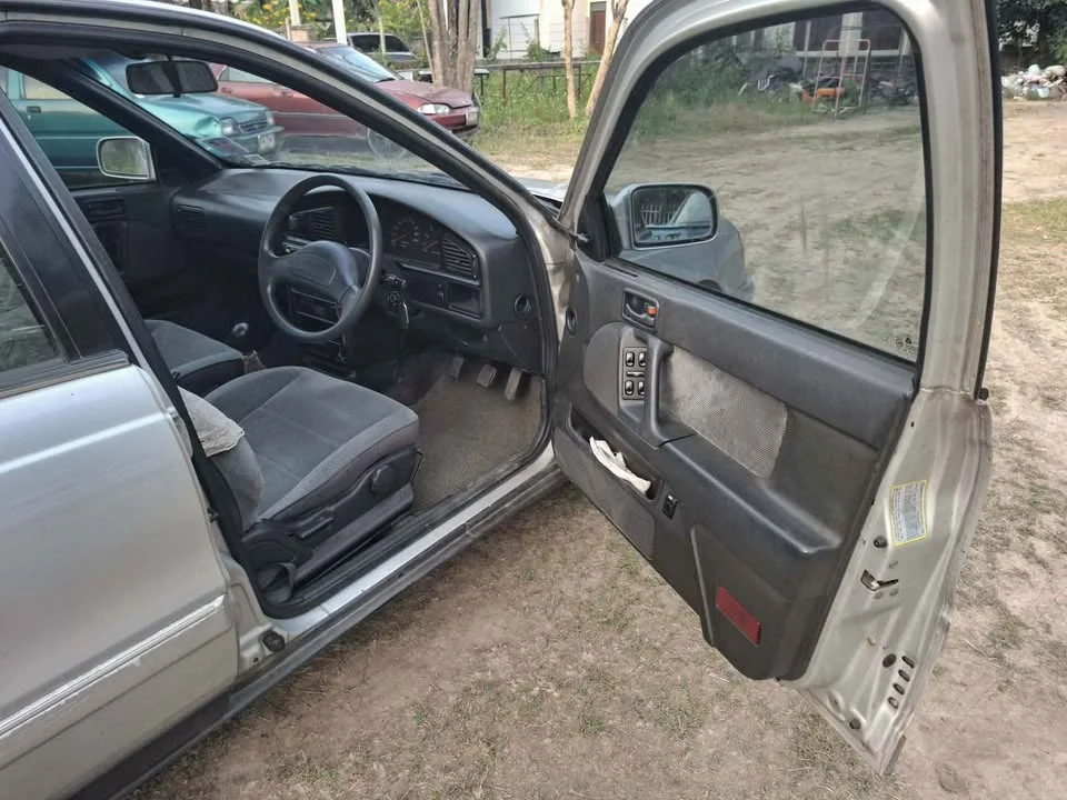 1992 Hyundai Elantra I 3