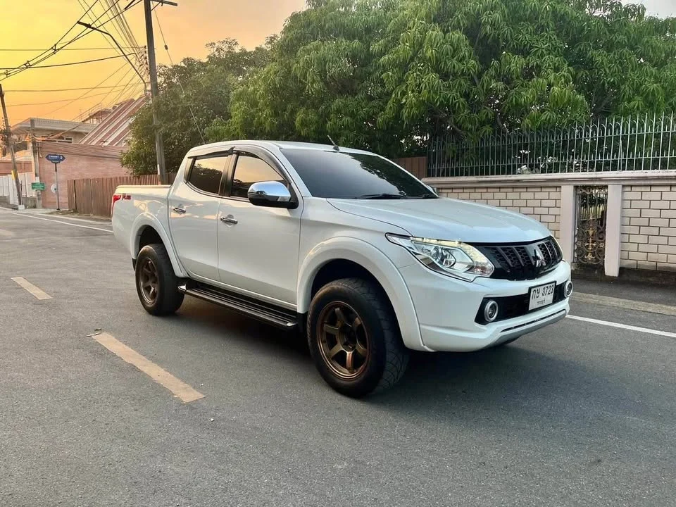 2016 Mitsubishi Triton V 3
