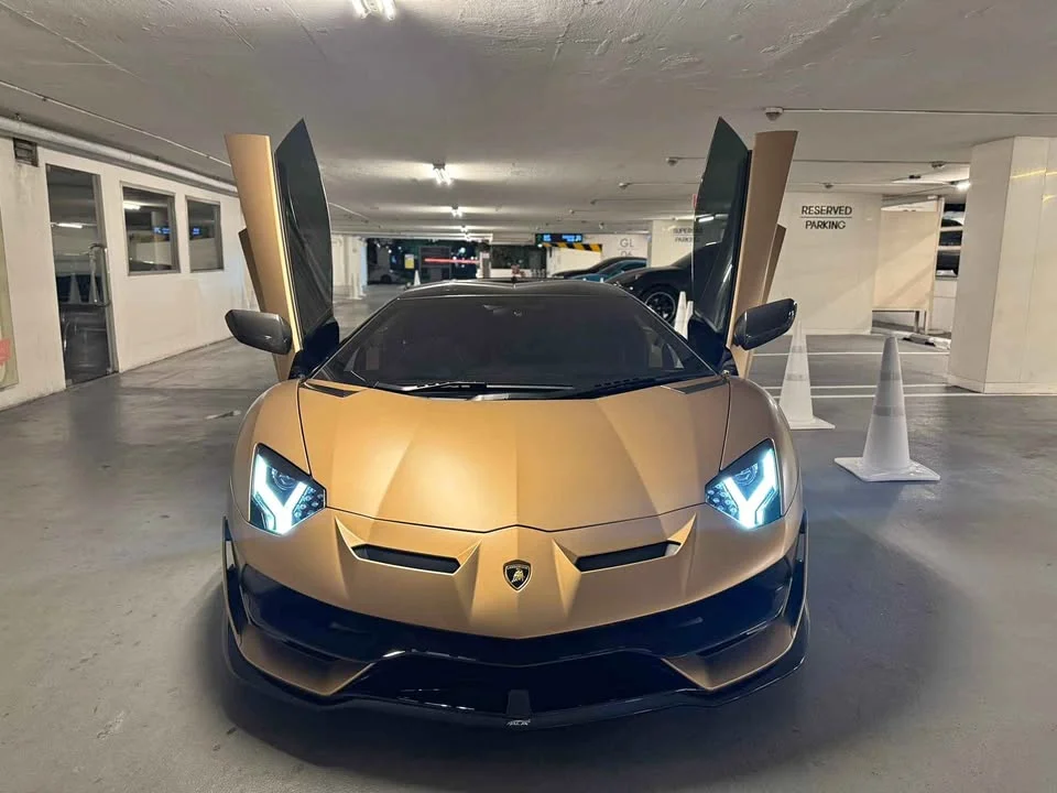2021 Lamborghini Aventador 2