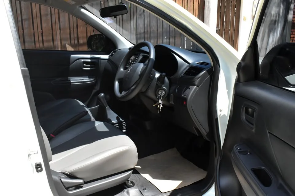 2022 Mitsubishi Triton V 3