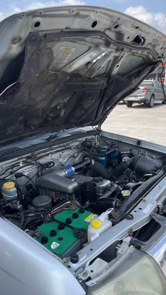 2000 Nissan Frontier I 3