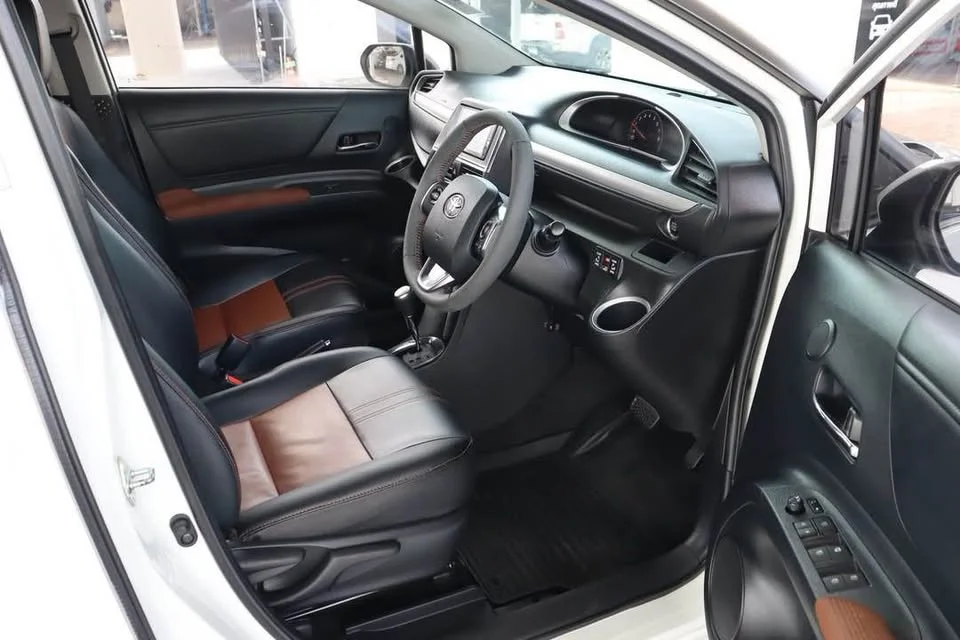 2017 Toyota Sienta II 3