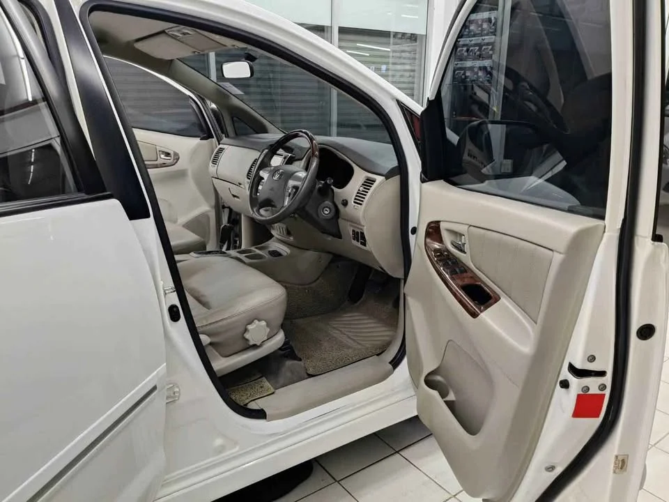 2012 Toyota Innova I 3