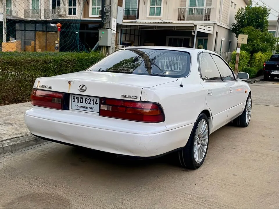 1995 Lexus ES II 2