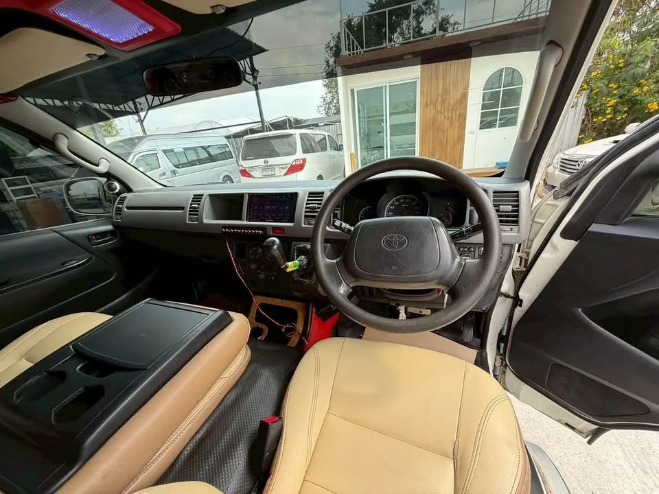 2011 Toyota Commuter V (H200) 3