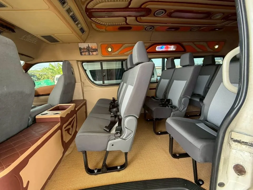 2011 Toyota Commuter V (H200) 2