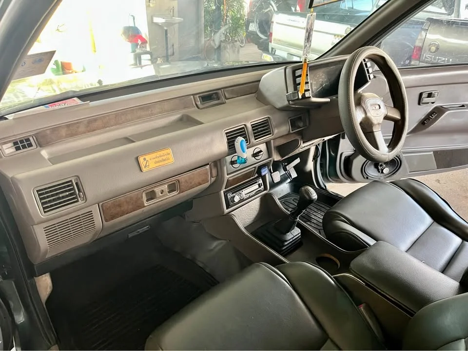 1994 Isuzu Vega I 3