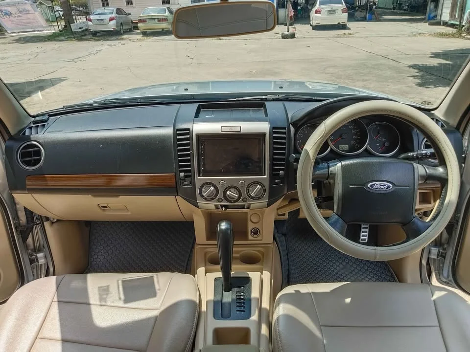 2012 Ford Everest I 2
