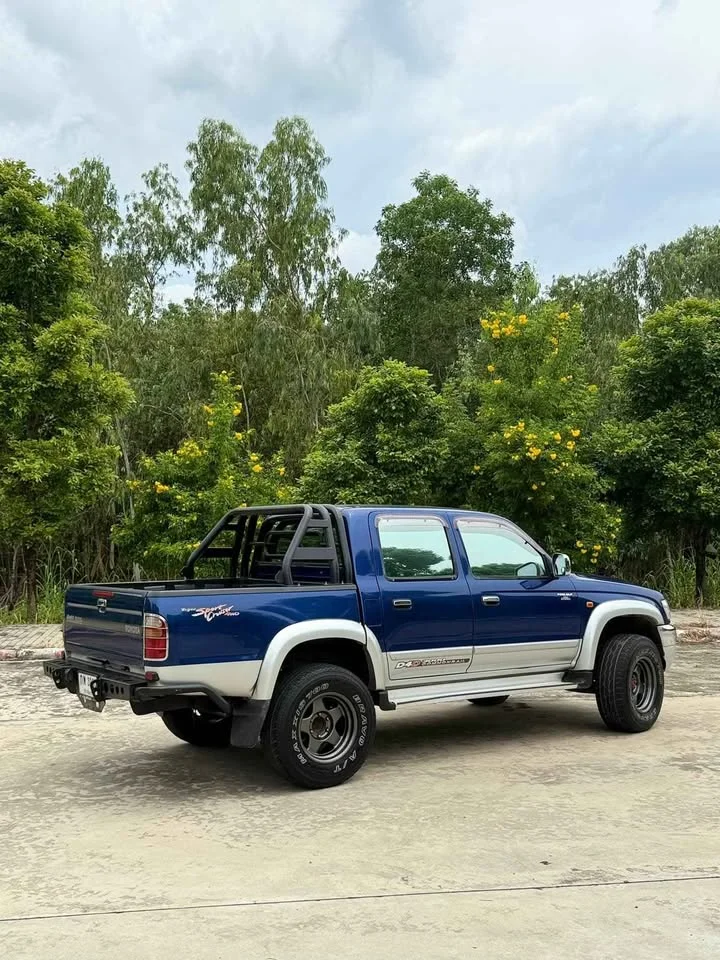 2003 Toyota Hilux Tiger VI 3