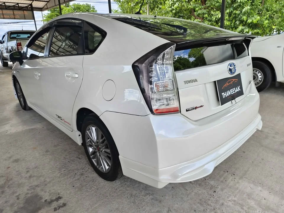2011 Toyota Prius III 2