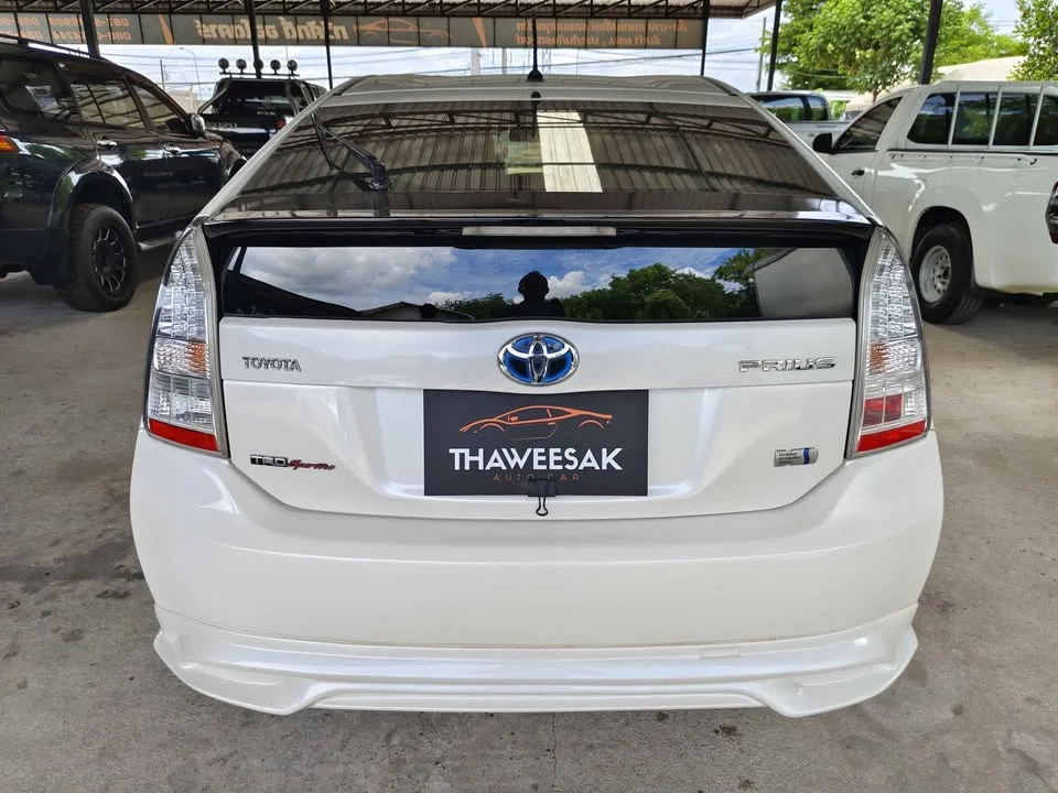 2011 Toyota Prius III 3