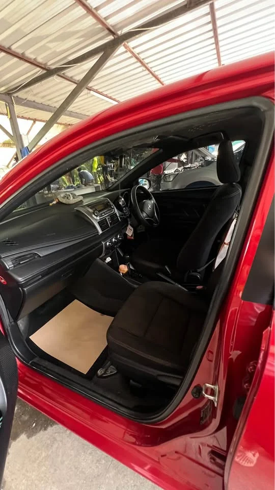 2015 Toyota Yaris III 2