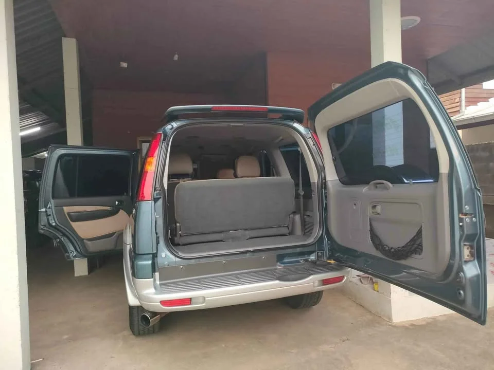 2004 Ford Everest I 3