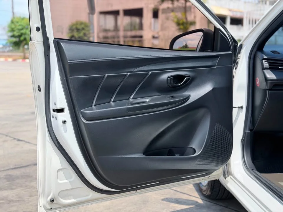 2015 Toyota Yaris III 3