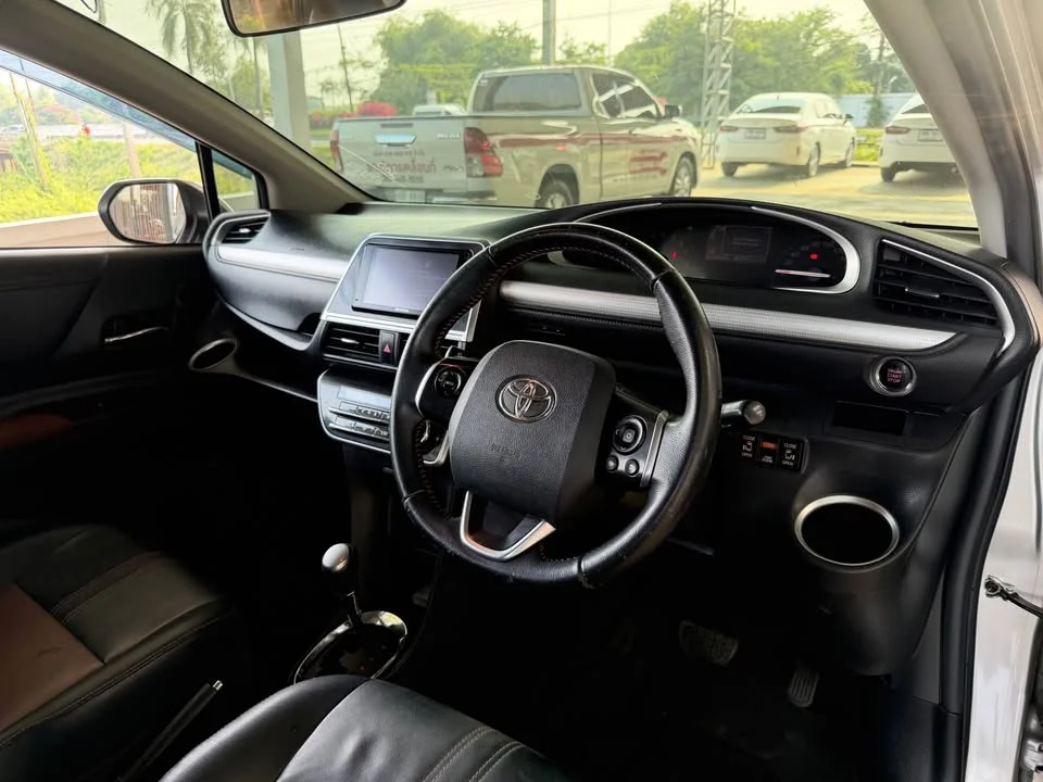 2018 Toyota Sienta II 2