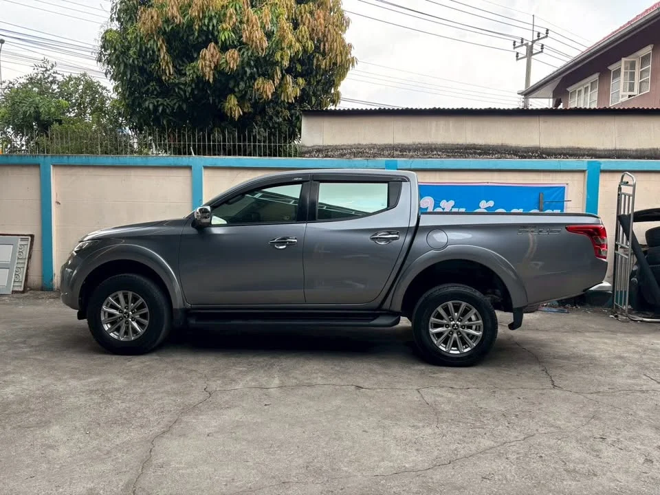 2017 Mitsubishi Triton V 2