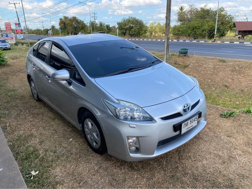 2012 Toyota Prius III 2