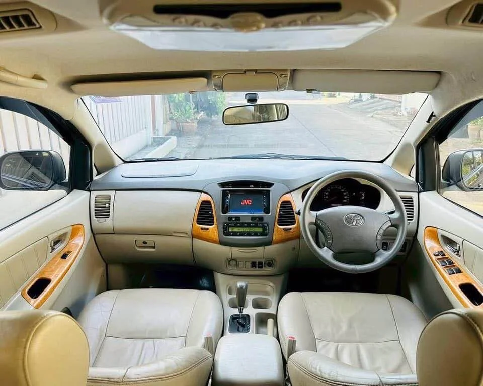 2010 Toyota Innova I 2