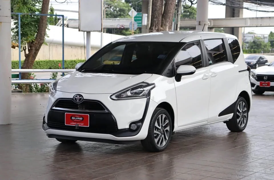2017 Toyota Sienta II 3