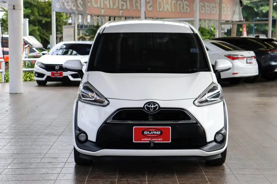 2017 Toyota Sienta II 2