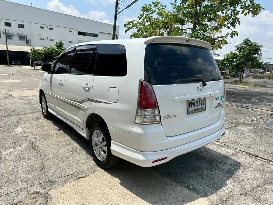 2011 Toyota Innova I 3