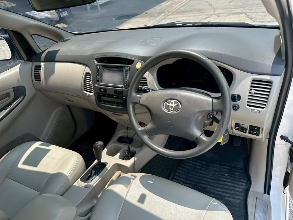 2011 Toyota Innova I 2