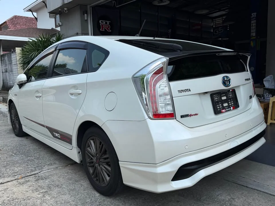 2013 Toyota Prius III 2