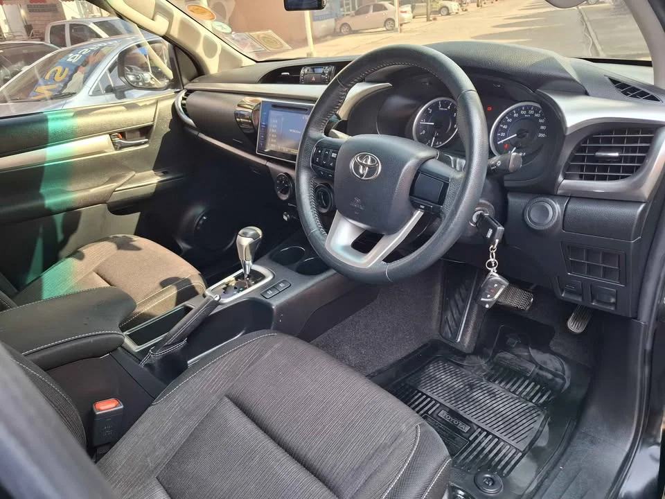 2018 Toyota Hilux VIII 2
