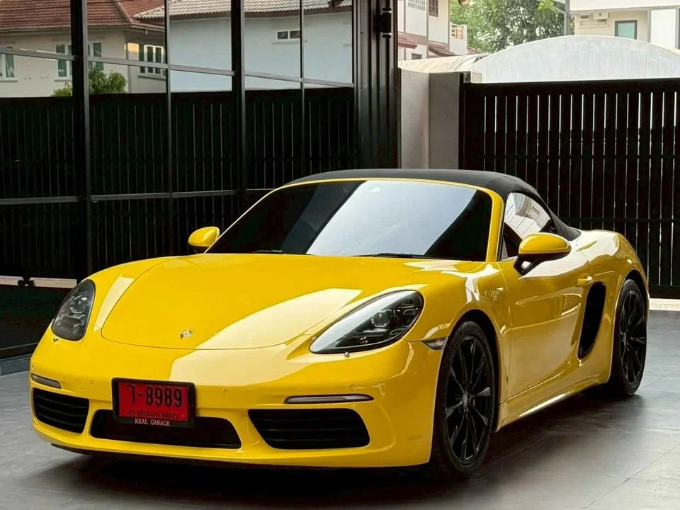 2016 Porsche 718 Boxster and Cayman IV 3
